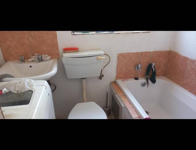 2 BEDROOM HOUSE FOR SALE IN MAHUBE VALLEY